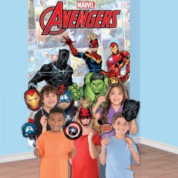 Marvel Avengers Scene Setter with Photo Props - Avengers Party Supplies